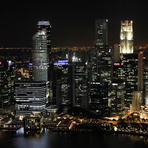 大爱仙尊小说设定校勘编辑在台灯下逐条比对公开资料的桌面特写，纸页边缘写满铅笔批注